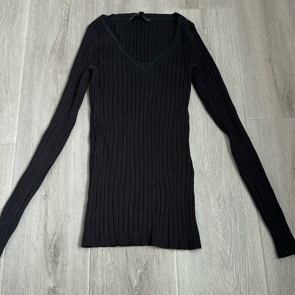 White House Black Market Long Sleeve Ribbed V neck shirt size Xs